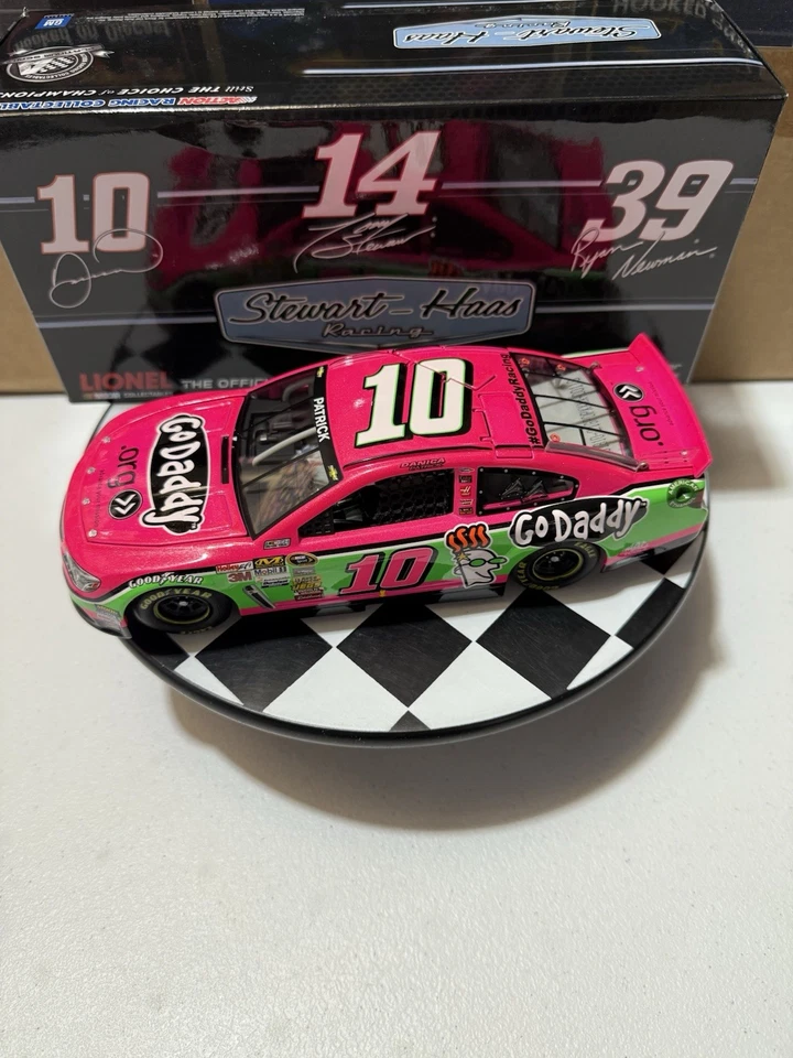 Danica Patrick #7 GoDaddy PINK 2013 1/24 Nascar Diecast - Image 2 of 4
