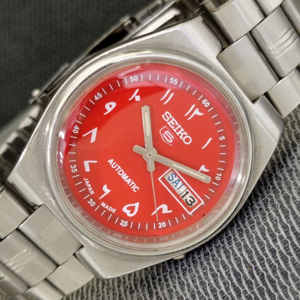 a2030-U SEIKO RED COLOR AUTOMATIC VINTAGE 5 GENUINE ARABIC DIAL MENS JAPAN WATCH - vintagewatches.pk