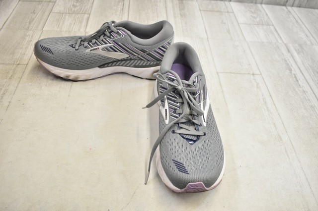 brooks adrenaline gts size 10.5