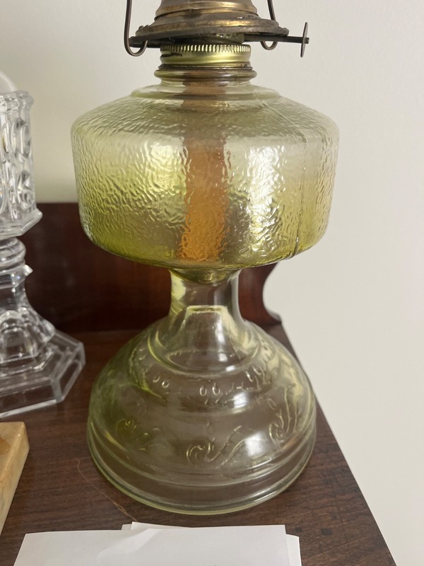 beautiful vintage P&A Risdon-danbury yellow flash kerosene/oil lamp large base