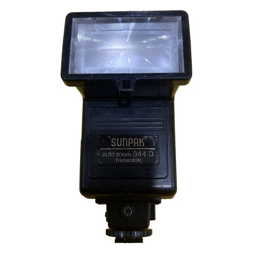 Sunpak Auto Zoom 3600 Thyristor Electronic Flash 35mm Camera