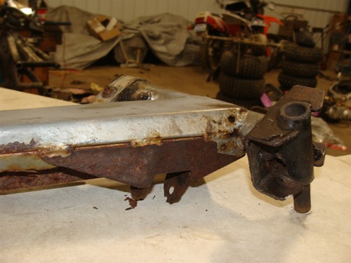 2002 SKI-DOO MXZ-700R zx right front trailing ADSA arm spindle saddle bushing R - Picture 6 of 16
