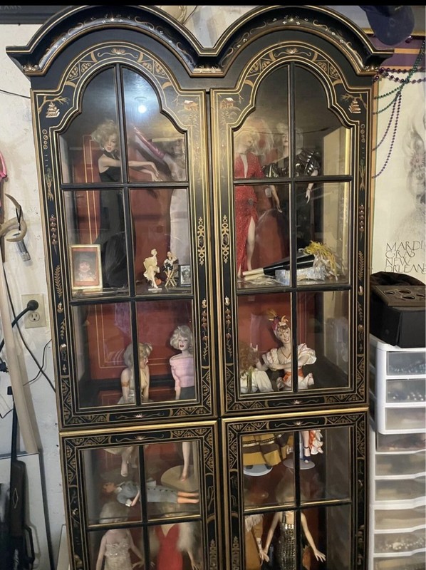 Vintage Oriental Jasper Cabinet Co Black Lacquer Wood W/Glass Lighted Curio