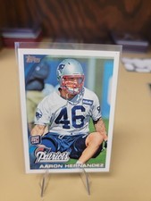 2010 TOPPS #96 ROOKIE CARD AARON HERNANDEZ (RC). rookie card picture