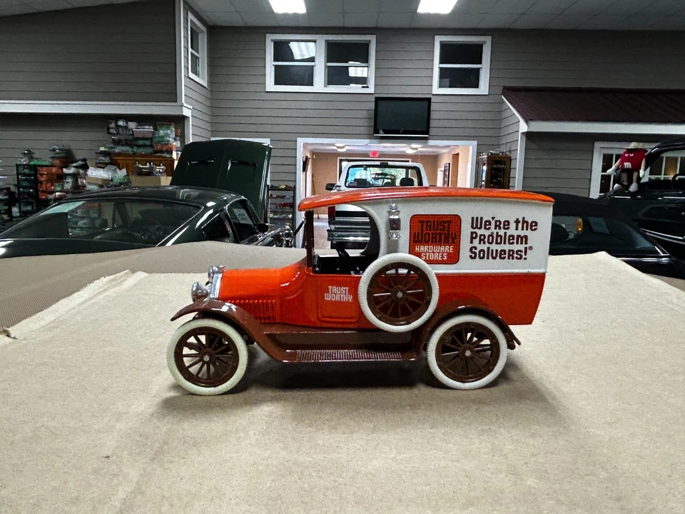 Liberty Classics 1916 Studebaker Panel Delivery Truck 1:25 Scale Metal Die Cast  - Image 2 of 4