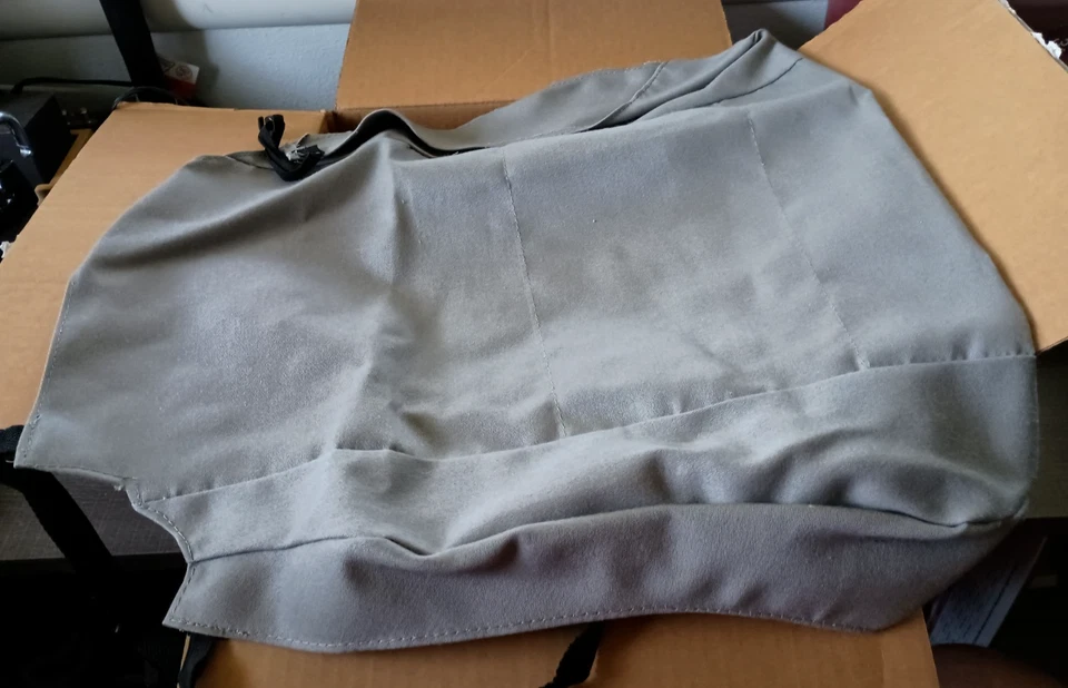 Cubierta de asiento con canastilla delantera 50/50 Coverking Custom Fit modelos Saturn SC2 seleccionados Foto 3 de 4