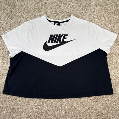 Nike Womens 2X Sportswear Essential Cropped T-Shirt White Black Swoosh Logo Y2K