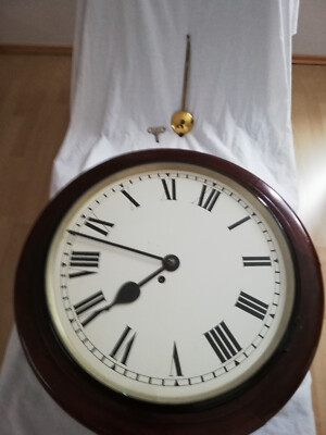 Antike Englische F.W. Elliott LTD Wand/Büro/Bahnhofsuhr mit Pendel D:47 cm