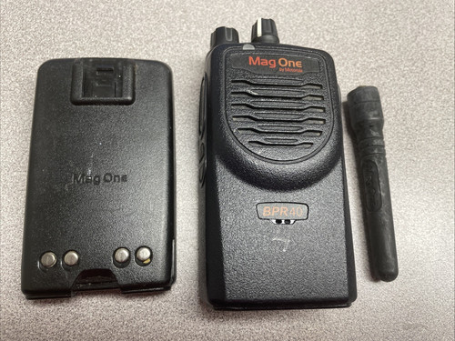 USED Motorola Mag One BPR40 /AAH84RCS8AA1AN 2Way Radio / W BATTERY