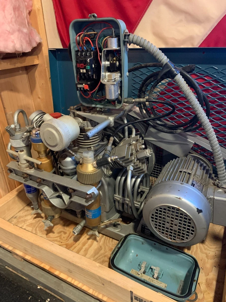 Bauer Compressor Logo