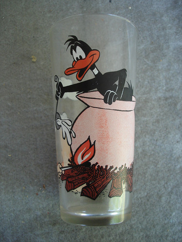 Porky Pig / Daffy duck ( cooking Pot)  1976 Looney Tunes Pepsi Glass