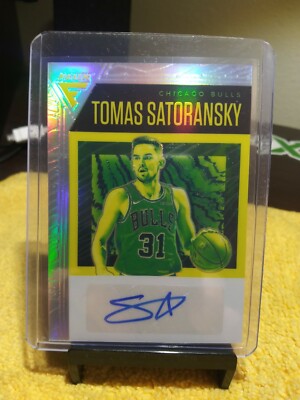 2020-21 Panini Flux Tomas Satoransky Autograph Refractor Card #FLS-TSA