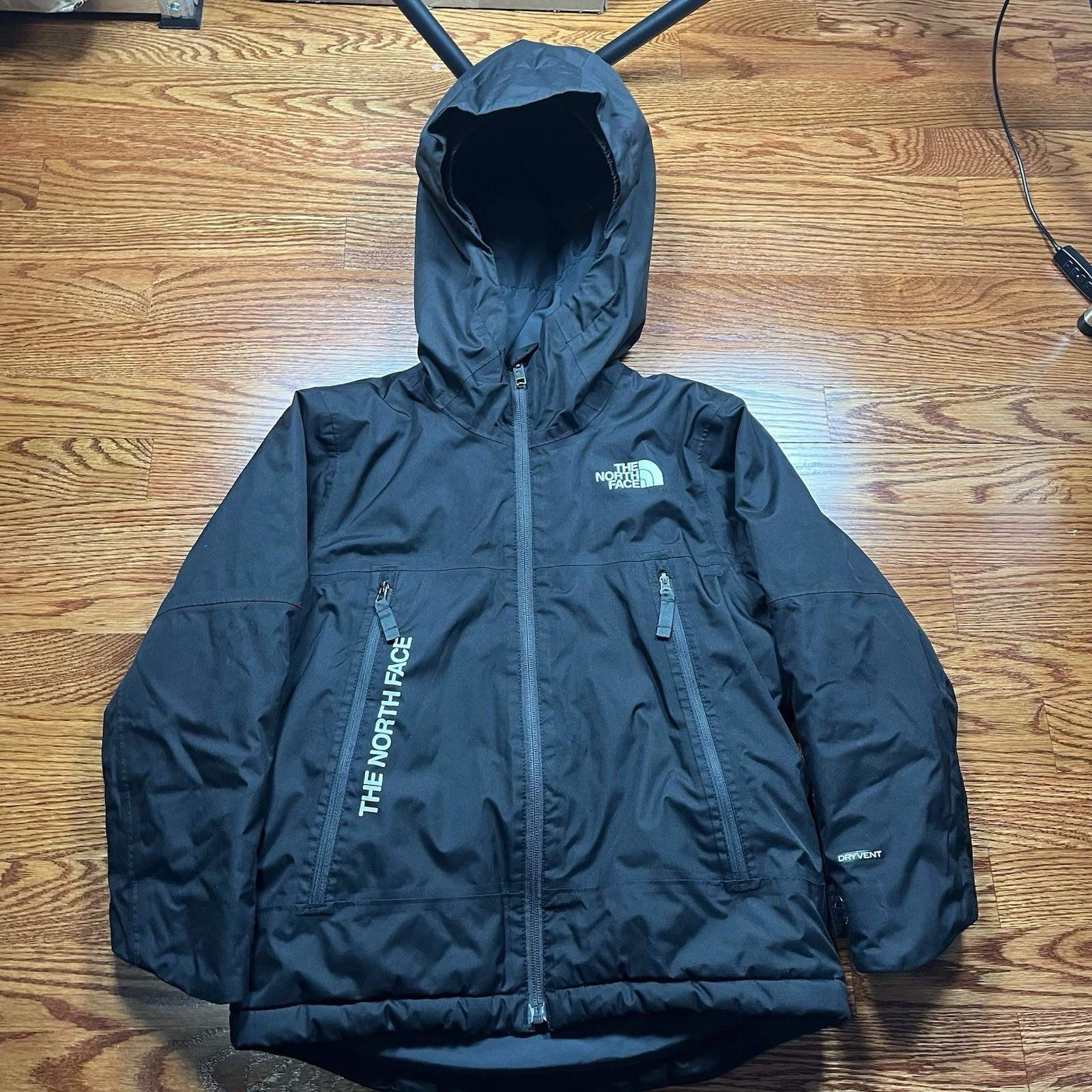 The North Face Boys DryVent Rain Jacket L Black Hooded Waterproof Fleece Lined
Opens in a new window