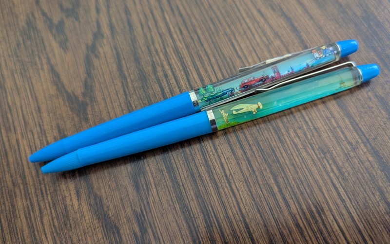 2 Vtg Souvenir Eskesen Floaty Pen Smithsonian Spirit Of St Louis  & The Castle