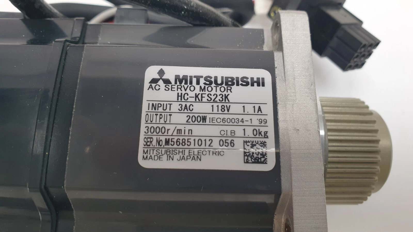 Nameplate of the Mitsubishi HC-KFS23K: 3AC 118 V, 1.1 A, 200 W, 3000 r/min, 1.0 kg