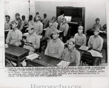 1956 Press Photo Egyptian peasants sing in the classroom at school in El Tahrir