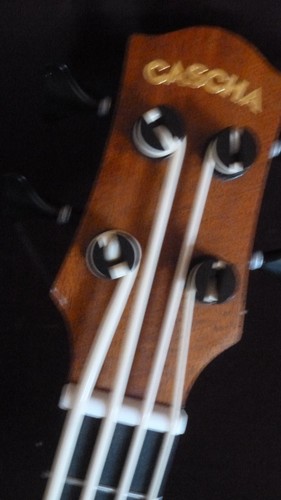 Session - Bass Ukulele mit Amp. & Speaker - Bild 5 von 7