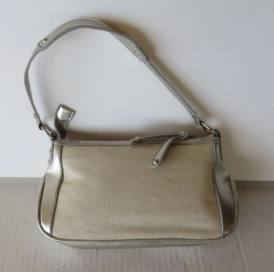 Bolso sin asas Merona de cuero plateado de lona Bolso de hombro Cartera Muñequera Nuevo con etiquetas Foto 3 de 4