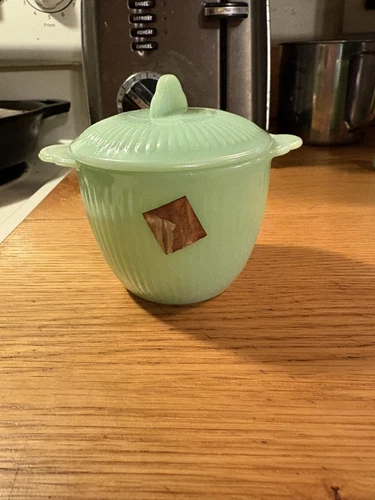 VINTAGE FIRE KING JANE RAY JADITE SUGAR BOWL W/LID (chipped)