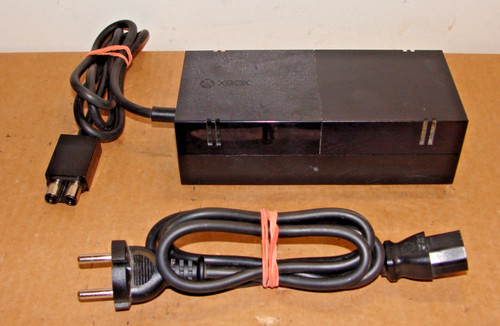 Orig. Microsoft Xbox One AC-Adapter-X892291-003 (Model:A13-203P1A ) mit Kabel