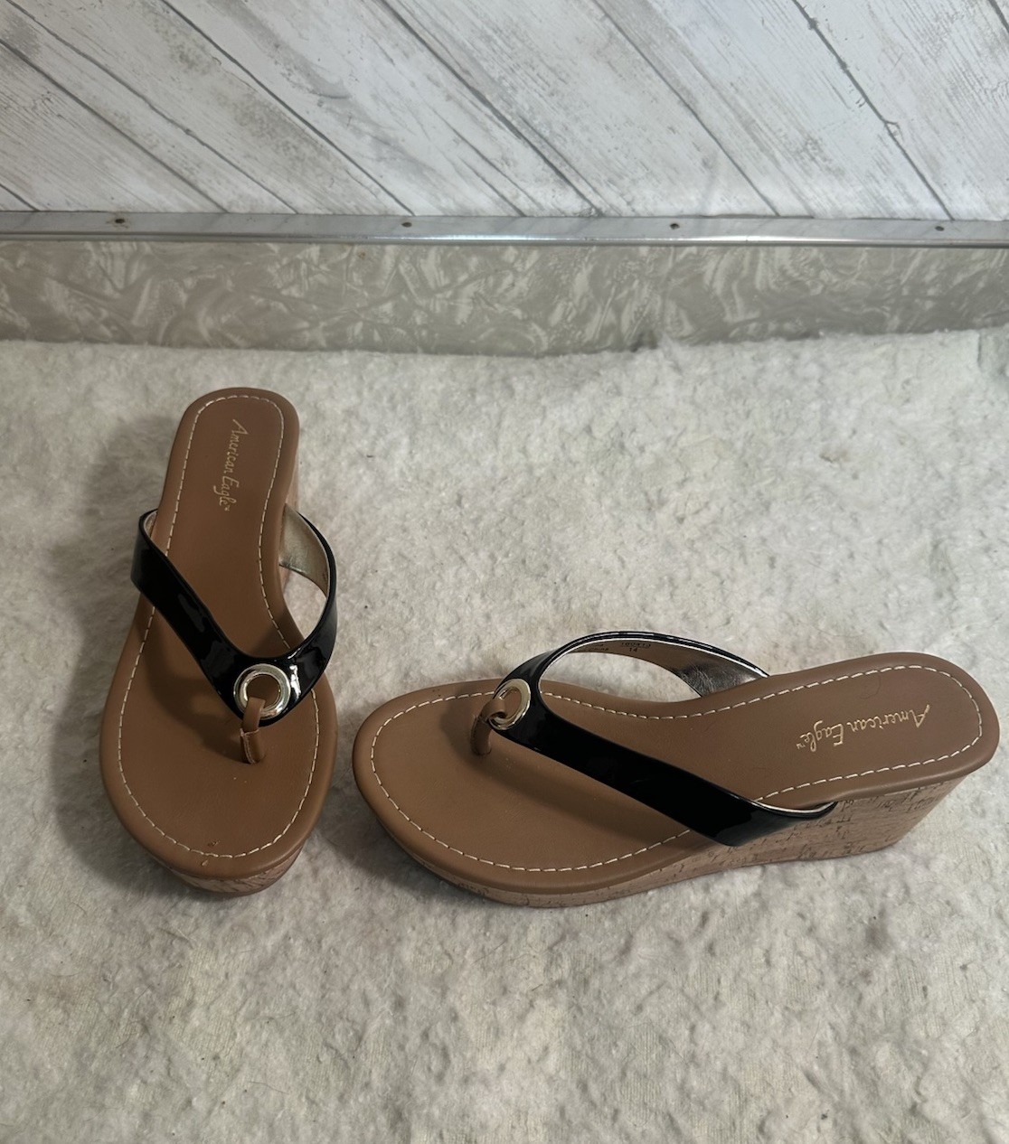 American Eagle AE Cork Wedge Thong Sandals Platform Black Gold Size 7.5 Women’s