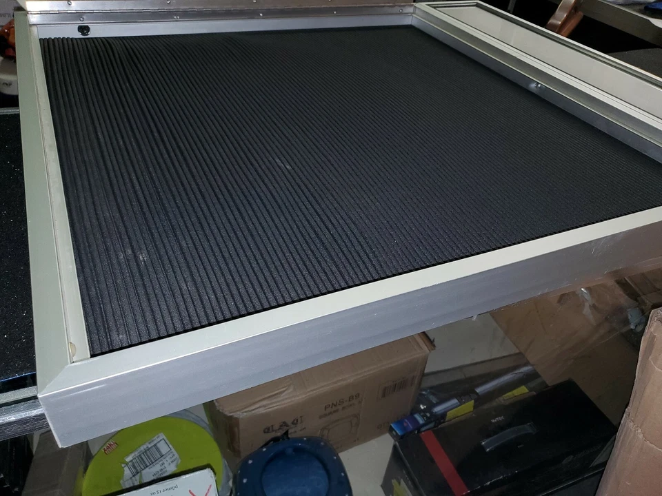 根特 36 英寸 x 30 英寸 1 门缎面铝框架公告板带灯 — 第 4/4 张图片