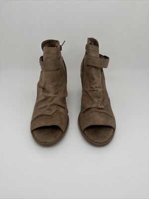 fergalicious by fergie shoes Women s Size US 5.5 M/ UK 3.5 / 22.5 cm  .Used