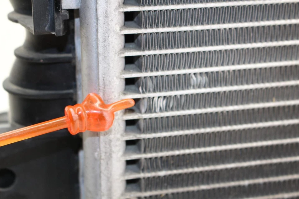 Driver Left Side Radiator and Condenser Fits 06-12 PORSCHE CAYMAN - Image 2 of 4