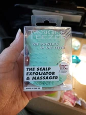 TANGLE TEEZER, The Scalp Exfoliator & Massager, Light Green *NEW*