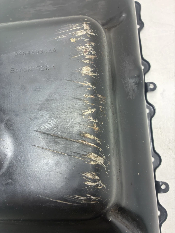 Dodge Grand Caravan 1990-2010 cárter de aceite de motor 3,3 con tapón de drenaje 04648930AA OEM Foto 2 de 4