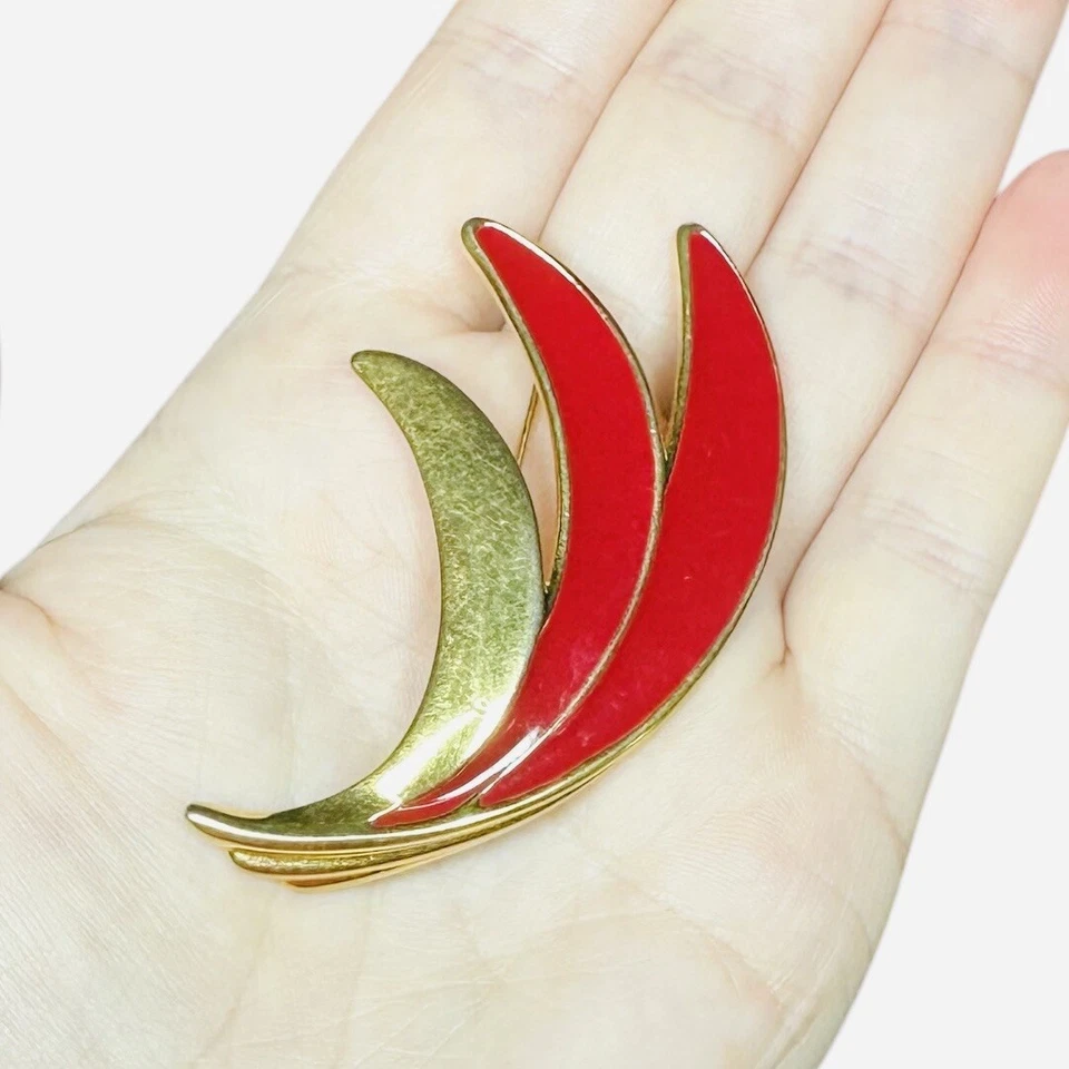 Broche prendedor vintage firmado Monet años 80’s 90’s tono dorado esmalte rojo abanico de palma 2,5” Foto 3 de 4