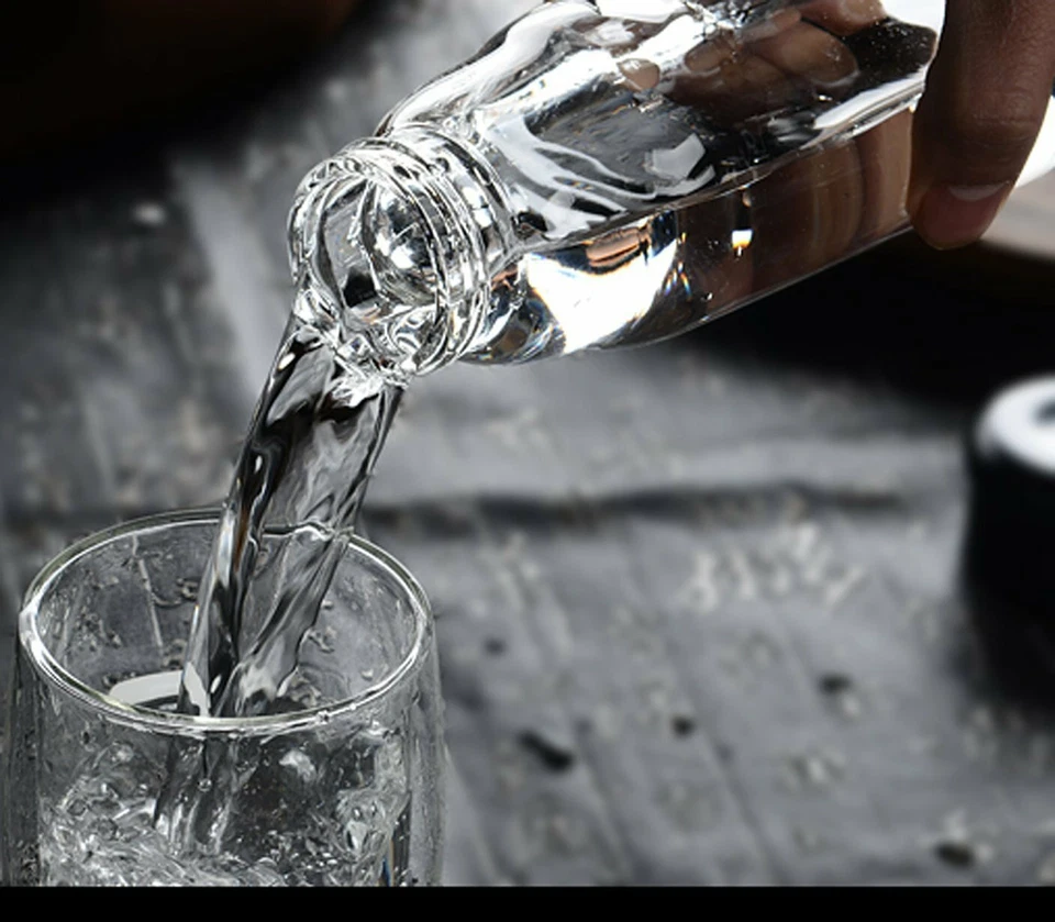 Botella de agua de vidrio infusor de calidad superior de 18,5 onzas con elegante funda de nailon Foto 4 de 4