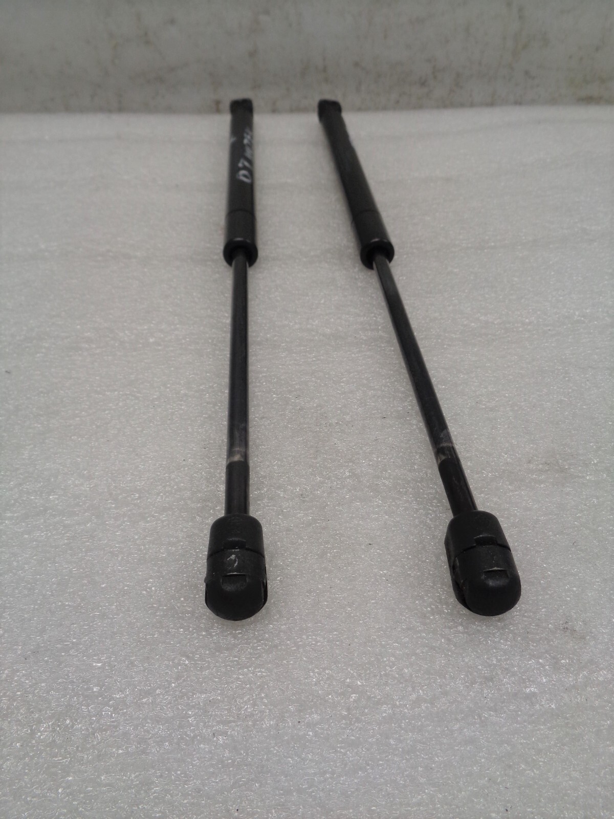 04-08 Maserati Quattroporte Front Hood Lift Support Shock Strut Set OEM AK221024