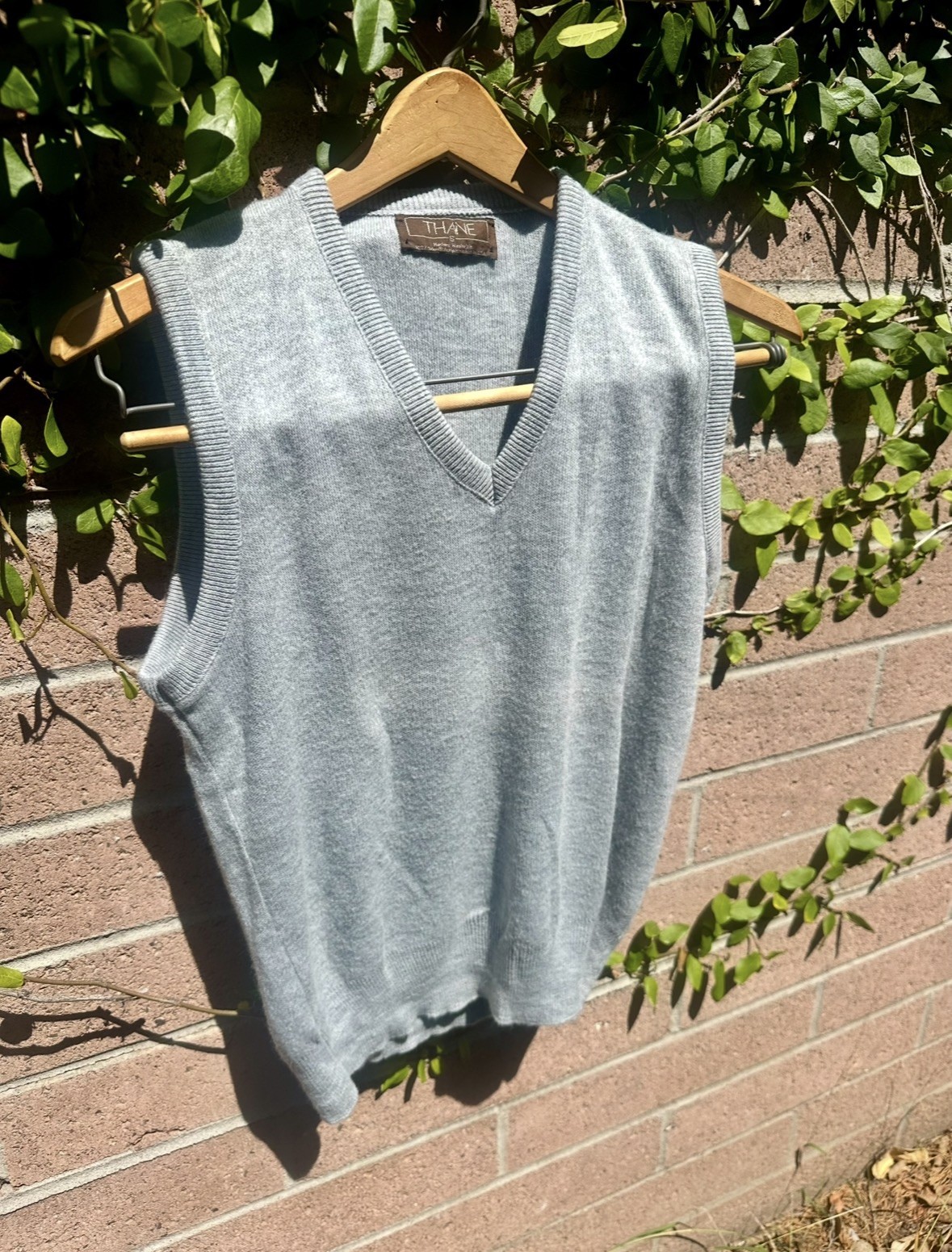 Vest V-Neck Sweater Size Small Gray Thane Pre-owned Vintage Classic Preppy-image