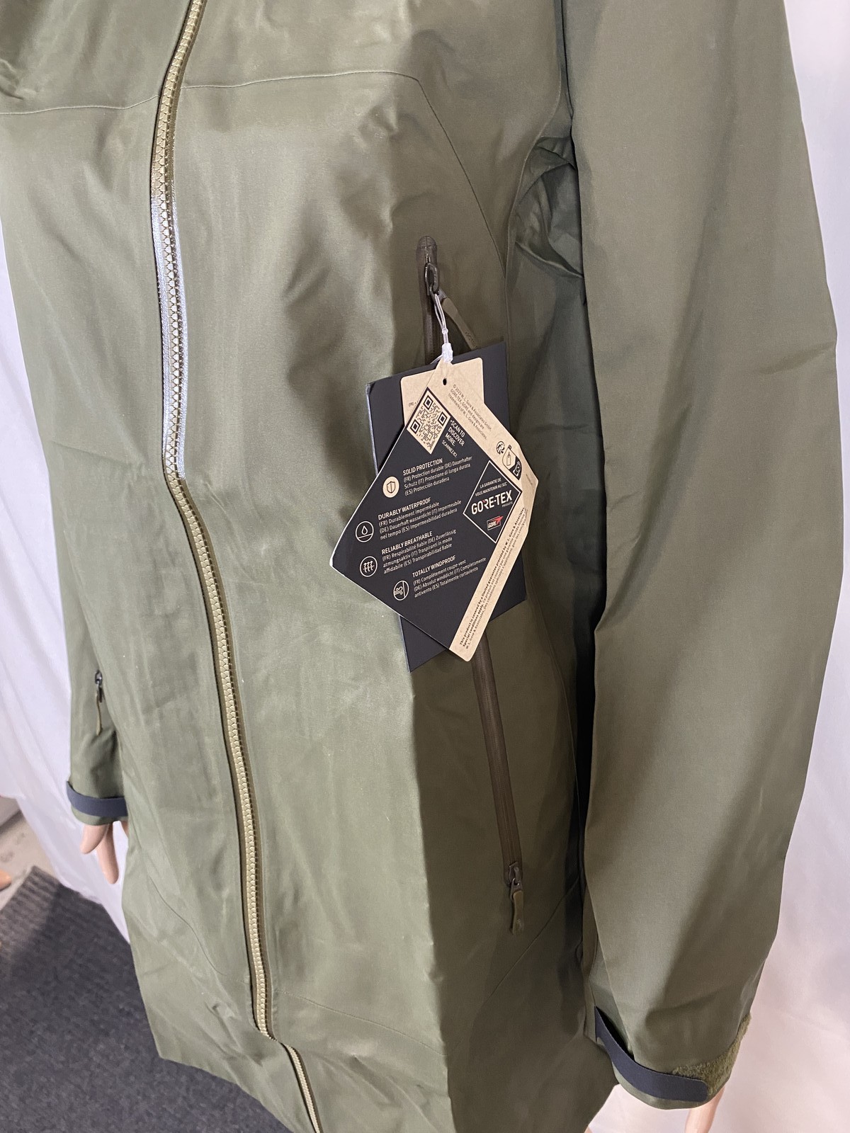 Arc'teryx Womens Beta Long Wind and Waterproof Jacket Size S Tatsu Green thumbnail 3