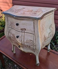 Vintage BOMBE CHEST ,BEAUTIFUL, UNALTERED,ORIGINAL 20th C BOMBE  COMMODE Dresser