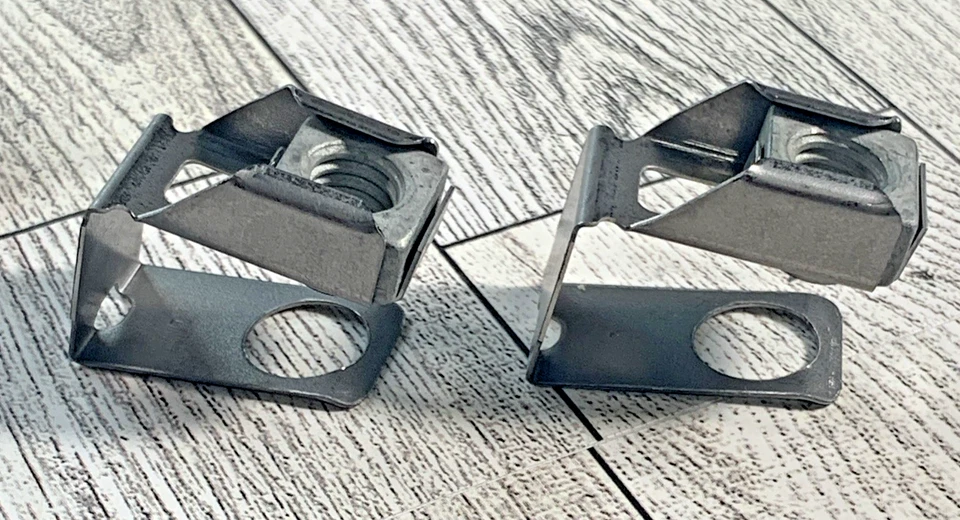 Juego de 2 colectores de escape con clip de tuerca Mopar U OEM talla .375-16 2007-24 Hemi 6036684AA Foto 2 de 4