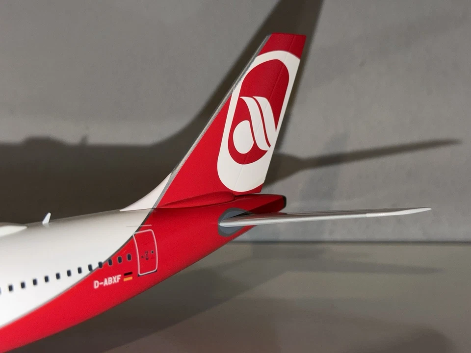 Inflight200 Air Berlin Airbus A330-200 D-ABXF IF332AB001 (gear Damage) - Bild 4 von 4