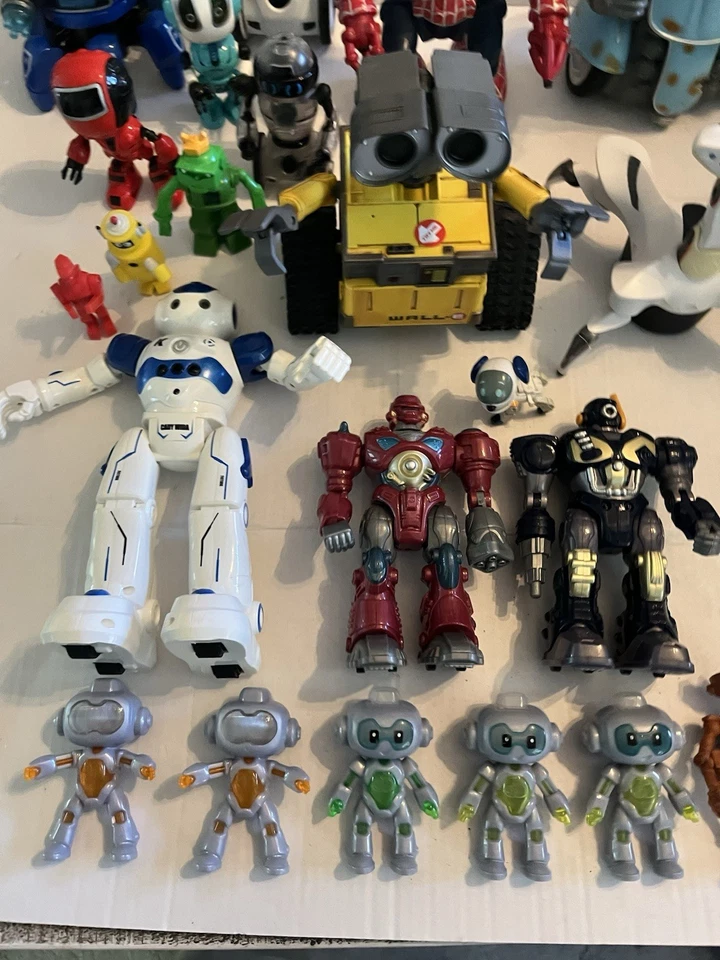 LOTE DE 22 FIGURAS DE ROBOT Disney Wall-E Thinkway Spiderman Transformers MIP & MÁS $3 Foto 3 de 4