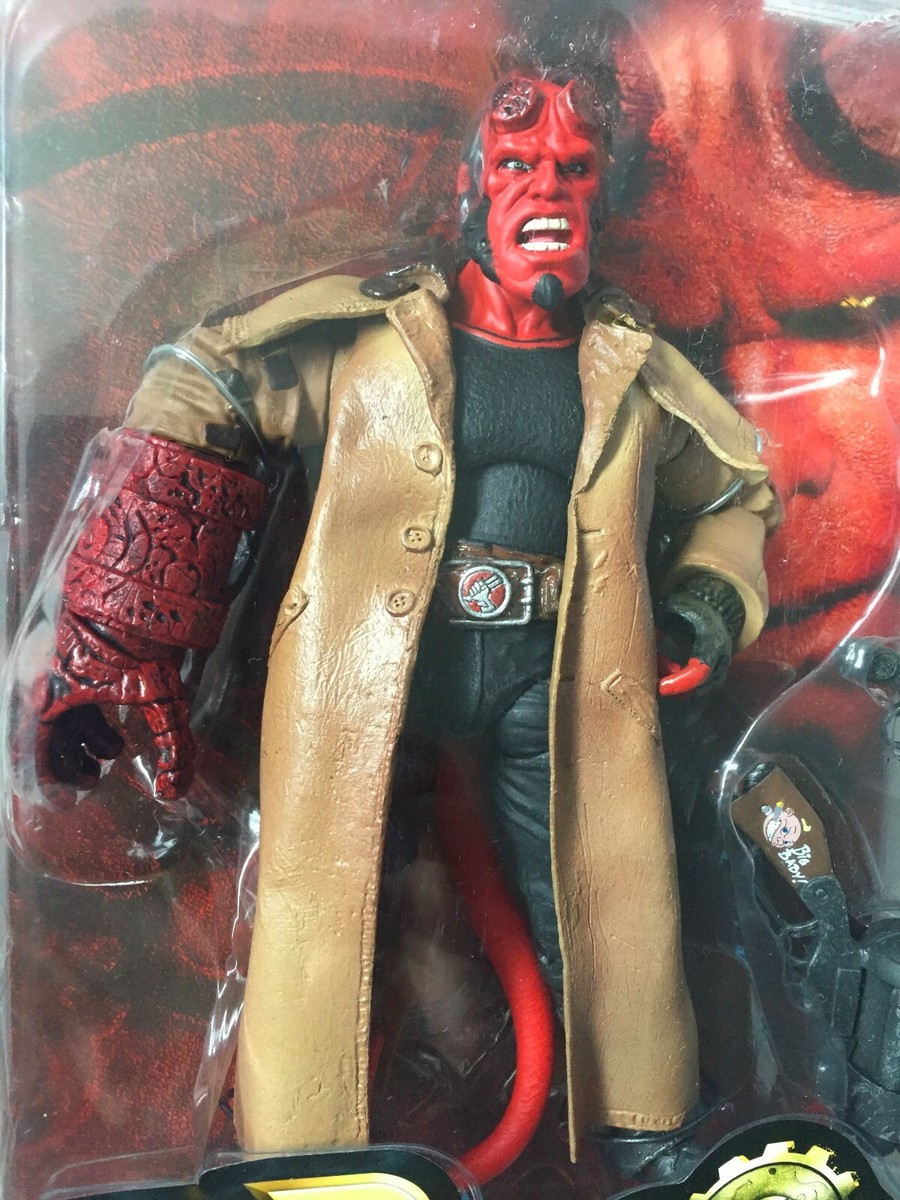 HELLBOY 2 RED Action Figure Trench Coat Ron Pearlman Golden Army