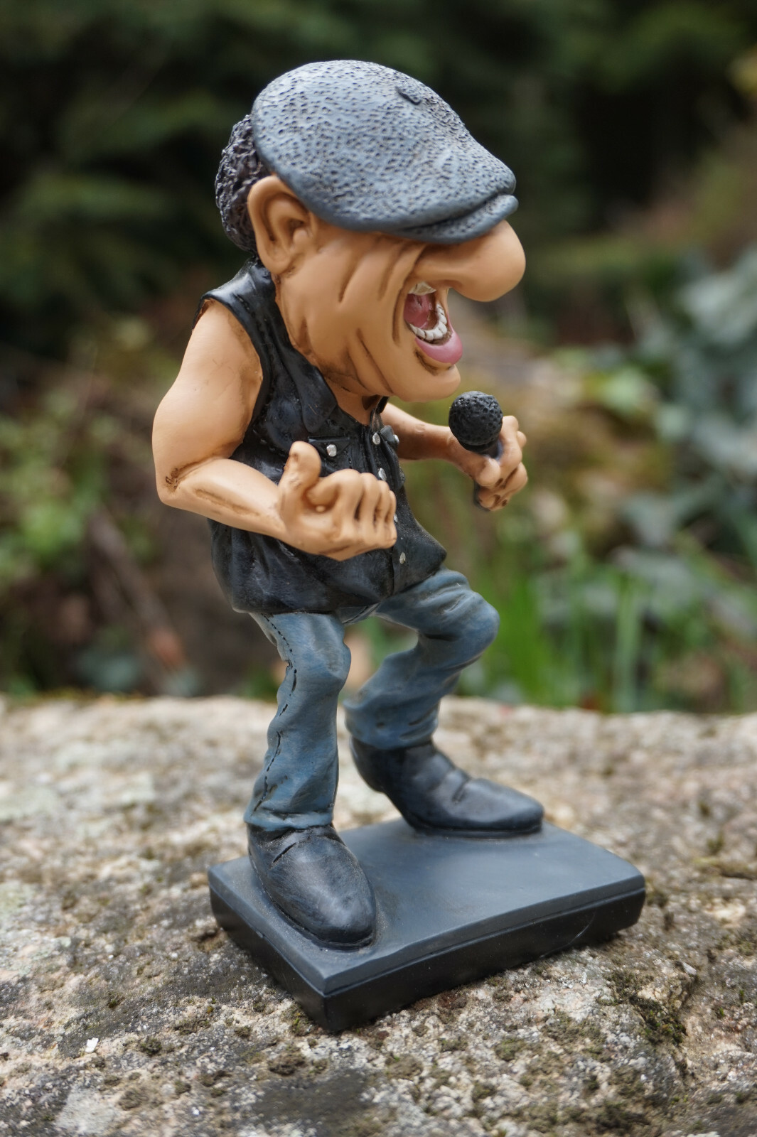 Figurine AC/DC Brian Johnson 15 cm pour compléter votre collection de statuettes rock