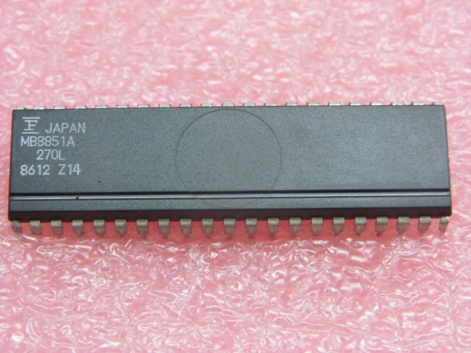 Microordinateur CMOS 4-Bit MB8851A-270L en boîtier DIP42 PLA039