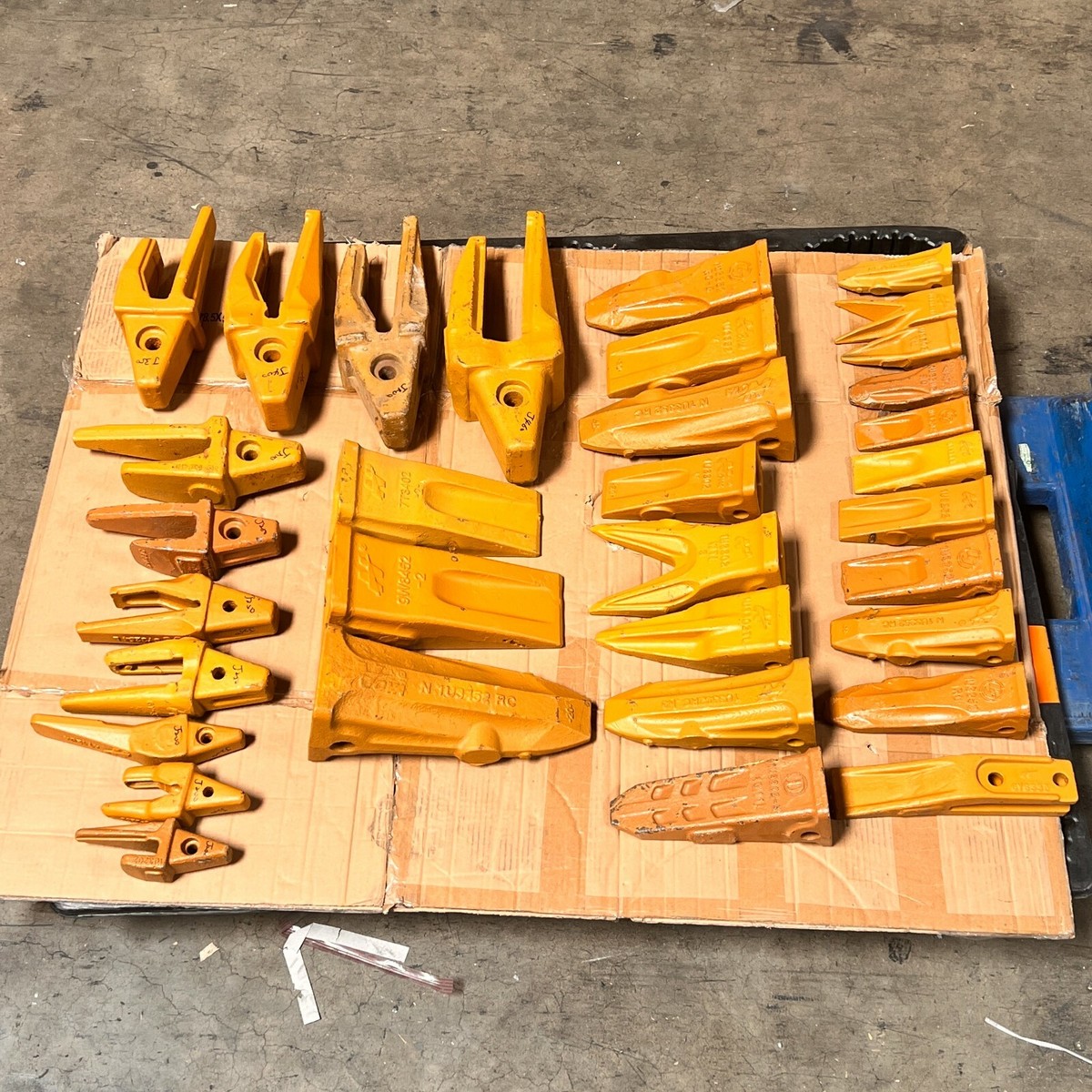 John Derian フォークプラッター Amazon.com: Scott Drake C4DZ-5560-J 1964-1965 Stock 4 Leaf Rear