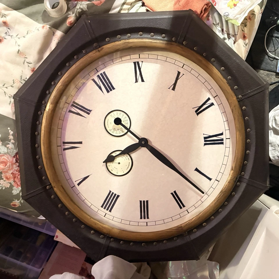 Big Wall Clock Vintage Beautiful - Image 2 of 2