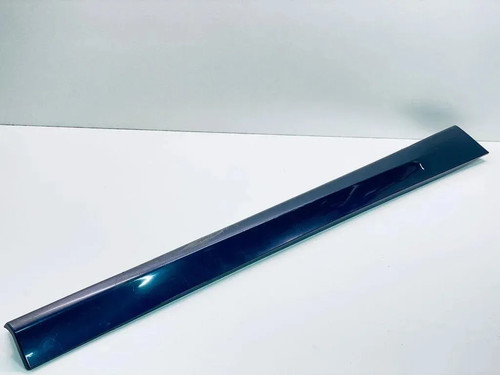Car sill