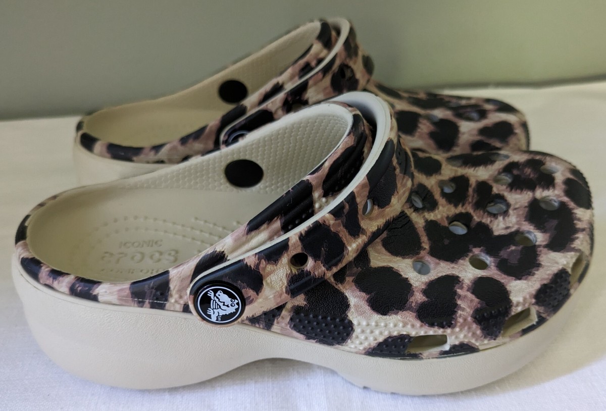 ★関税込★CROCS★レオパード PLATFORM ANIMAL REMIX CLOG★ Crocs Platform Animal Remix Clog Women's Size 4W Leopard