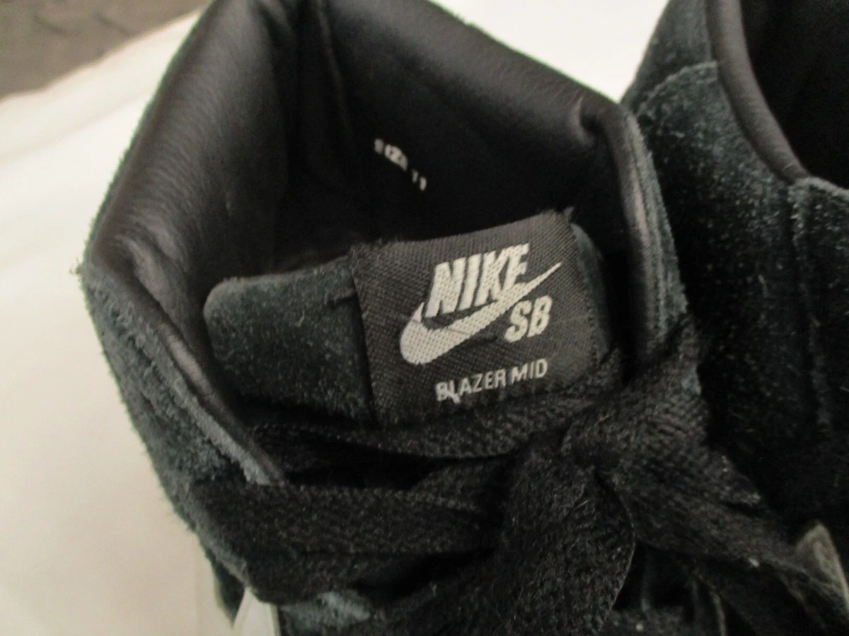 Nike sb hotsell suede black