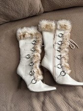 Women s Vintage Boots with Faux Fur Never Worn Size 6