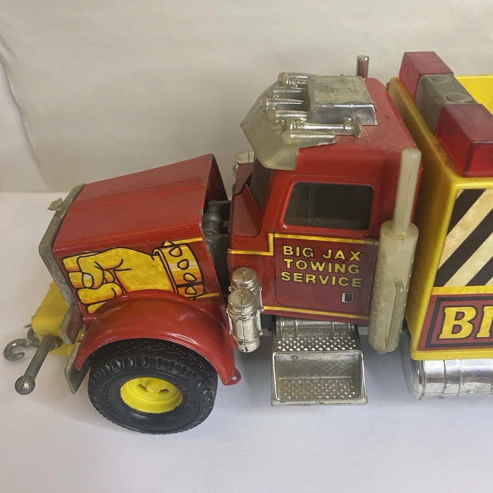 VINTAGE ERTL Big Jax PETERBILT POWER LIFT SEMI TOW TRUCK BOOM WINCH WRECKEr - Image 3 of 4