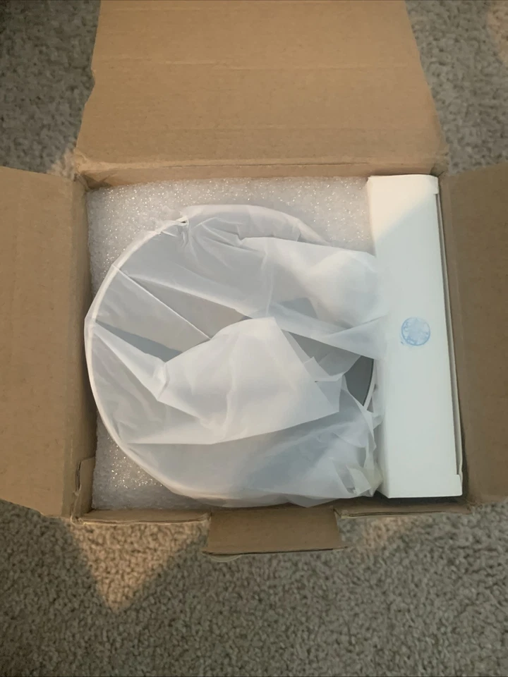 Led Source Ultra HD MultiMedia Projector High Dynamic Range White - Image 3 of 4